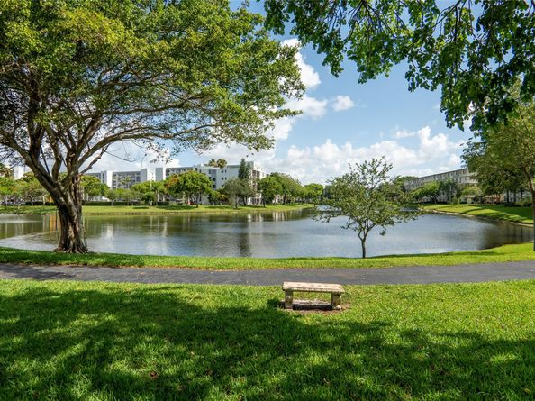 2205 S Cypress Bend Dr 501, Pompano Beach FL 33069