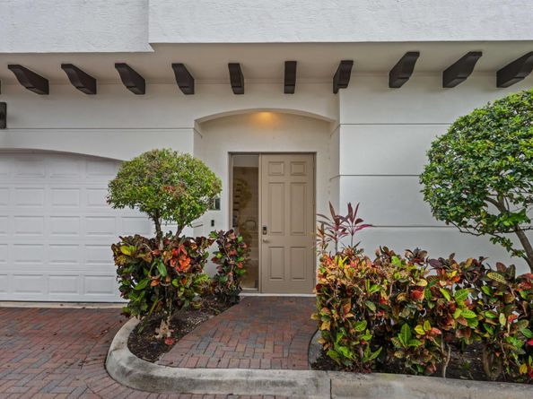 285 SE 6th Avenue I, Delray Beach FL 33483