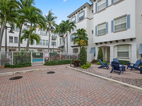 285 SE 6th Avenue I, Delray Beach FL 33483