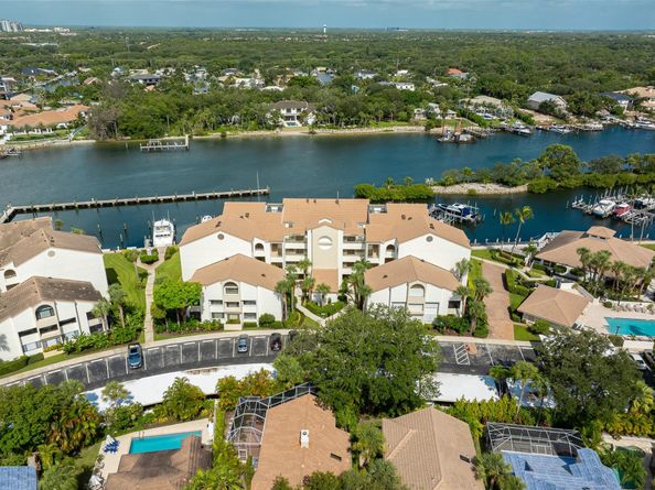 827 Oak Harbour Drive 827, Juno Beach FL 33408