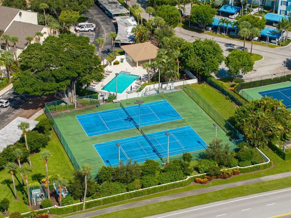 827 Oak Harbour Drive 827, Juno Beach FL 33408