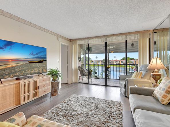 6033 Coral Lake Dr 6033, Margate FL 33063