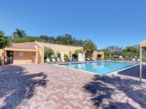 6033 Coral Lake Dr 6033, Margate FL 33063