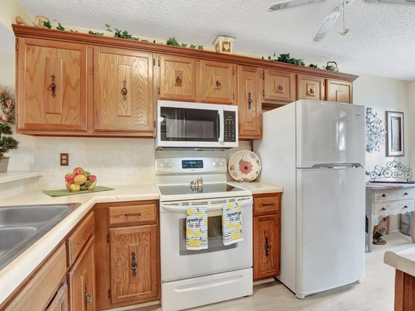 6033 Coral Lake Dr 6033, Margate FL 33063