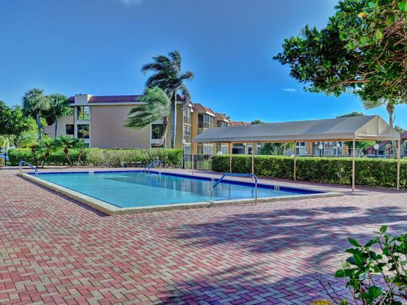 6033 Coral Lake Dr 6033, Margate FL 33063