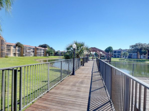 6033 Coral Lake Dr 6033, Margate FL 33063