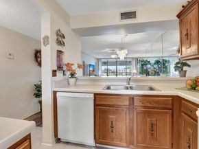 6033 Coral Lake Dr 6033, Margate FL 33063