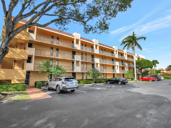 6033 Coral Lake Dr 6033, Margate FL 33063