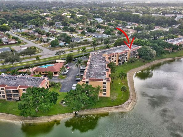 6033 Coral Lake Dr 6033, Margate FL 33063
