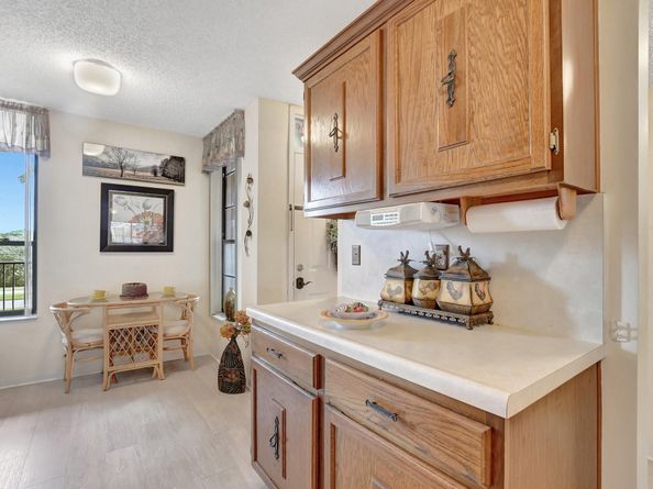 6033 Coral Lake Dr 6033, Margate FL 33063