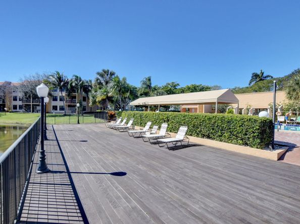 6033 Coral Lake Dr 6033, Margate FL 33063