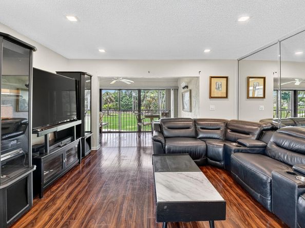 21669 Tall Palm Cir 1B, Boca Raton FL 33433