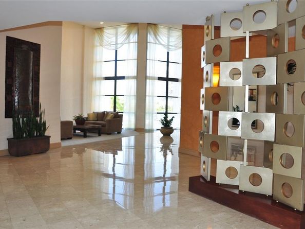 400 Leslie Dr. 419, Hallandale Beach FL 33009