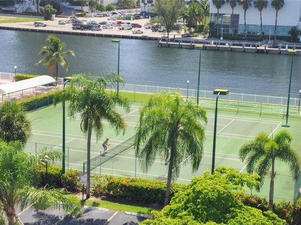 400 Leslie Dr. 419, Hallandale Beach FL 33009