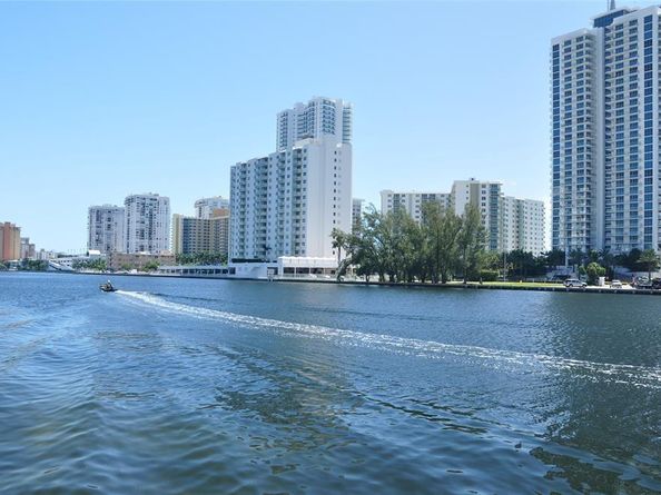 400 Leslie Dr. 419, Hallandale Beach FL 33009