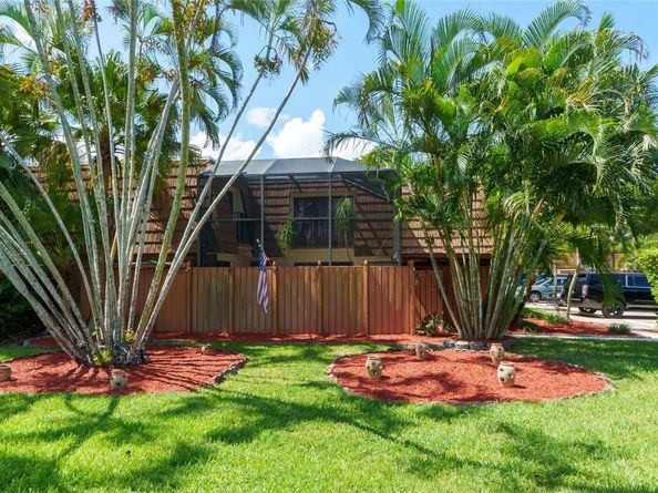 9135A SW 20th Pl, Davie FL 33324