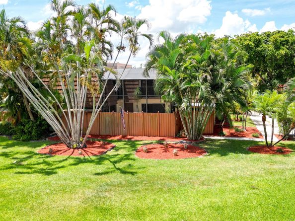 9135A SW 20th Pl, Davie FL 33324