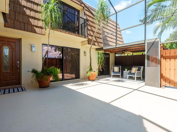 9135A SW 20th Pl, Davie FL 33324