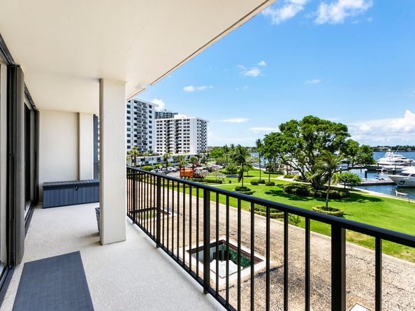 134 Lakeshore Drive 416, North Palm Beach FL 33408
