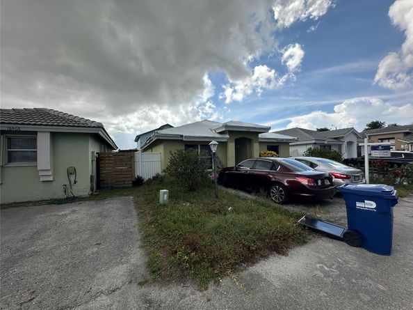 18476 NW 52nd Path, Miami Gardens FL 33055