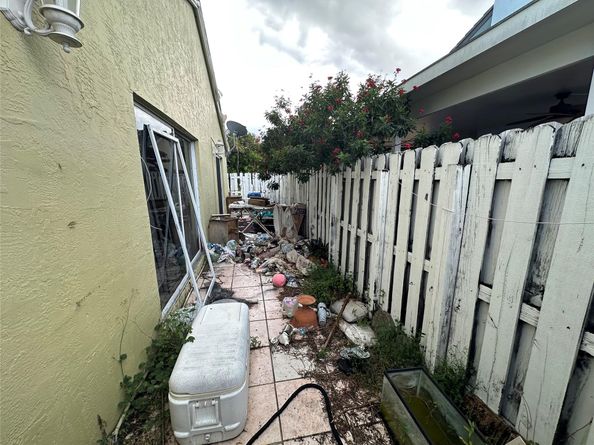 18476 NW 52nd Path, Miami Gardens FL 33055