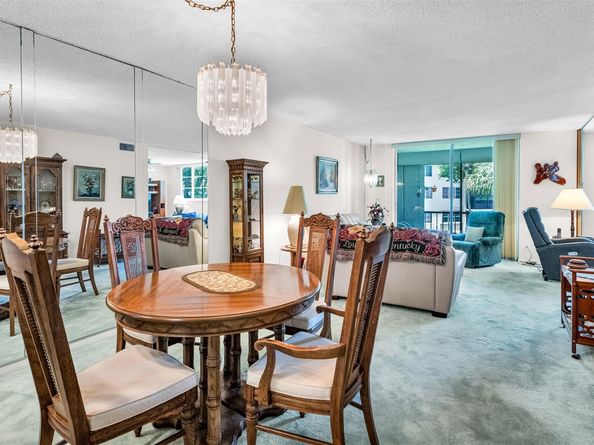9511 N Hollybrook Lake Dr 207, Pembroke Pines FL 33025