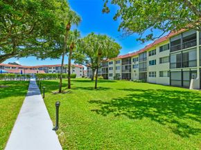 9511 N Hollybrook Lake Dr 207, Pembroke Pines FL 33025