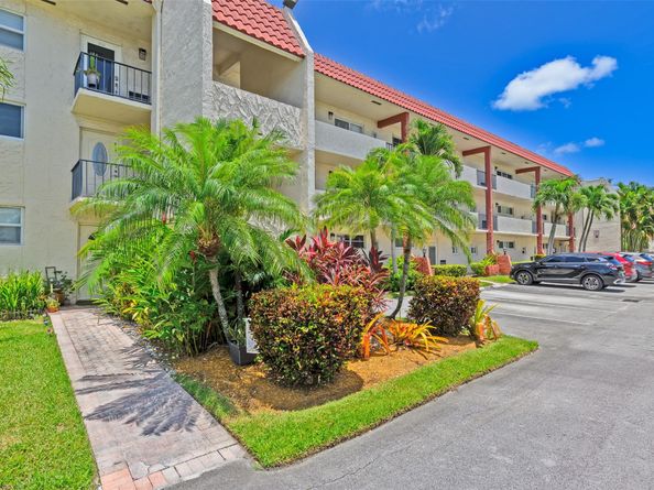 9511 N Hollybrook Lake Dr 207, Pembroke Pines FL 33025