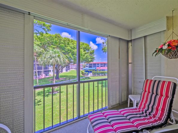 9511 N Hollybrook Lake Dr 207, Pembroke Pines FL 33025