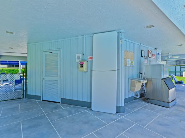 9511 N Hollybrook Lake Dr 207, Pembroke Pines FL 33025