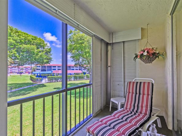 9511 N Hollybrook Lake Dr 207, Pembroke Pines FL 33025
