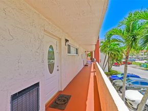 9511 N Hollybrook Lake Dr 207, Pembroke Pines FL 33025