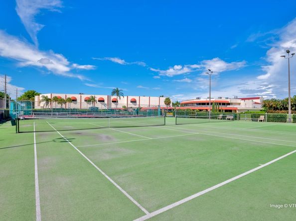 9511 N Hollybrook Lake Dr 207, Pembroke Pines FL 33025