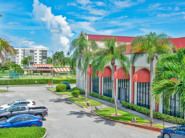 9511 N Hollybrook Lake Dr 207, Pembroke Pines FL 33025