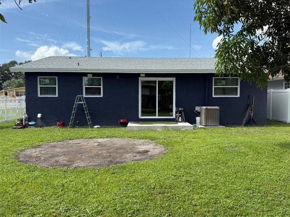 5101 SW 24th St, West Park FL 33023