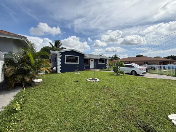 5101 SW 24th St, West Park FL 33023