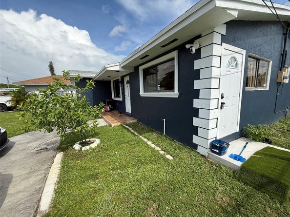 5101 SW 24th St, West Park FL 33023