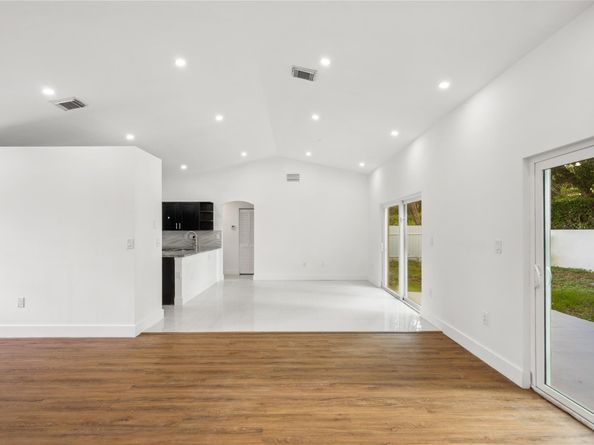 1811 SW 124th Way, Miramar FL 33027