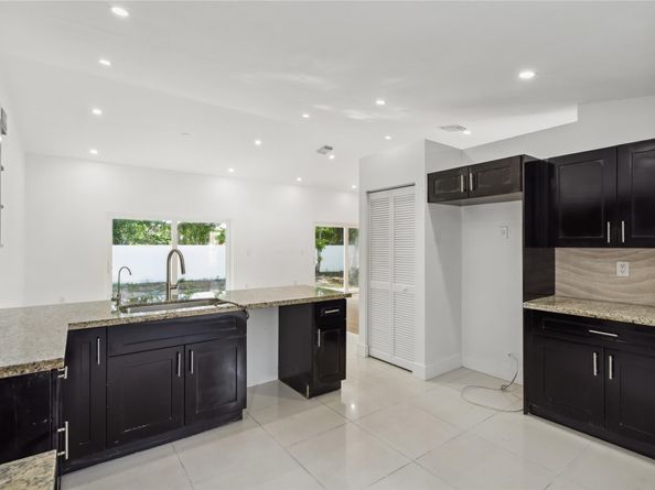 1811 SW 124th Way, Miramar FL 33027