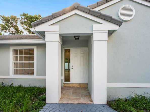 1811 SW 124th Way, Miramar FL 33027