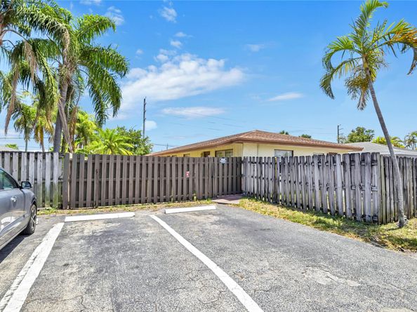 151 SW 15th St, Pompano Beach FL 33060