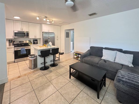 151 SW 15th St, Pompano Beach FL 33060
