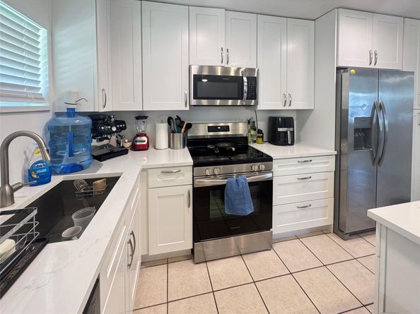 151 SW 15th St, Pompano Beach FL 33060