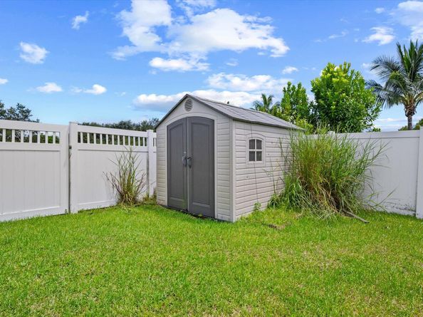 1172 Grandview Circle, Royal Palm Beach FL 33411