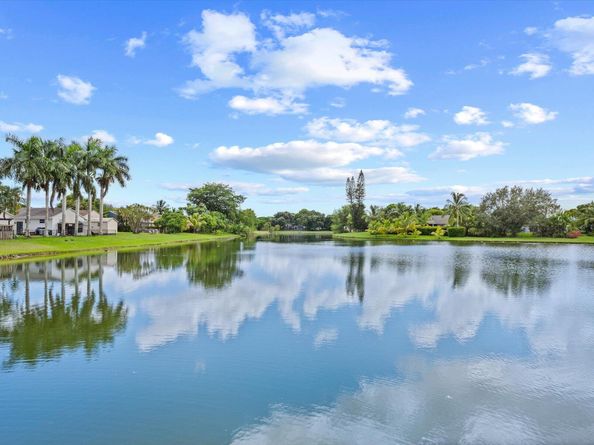 1172 Grandview Circle, Royal Palm Beach FL 33411