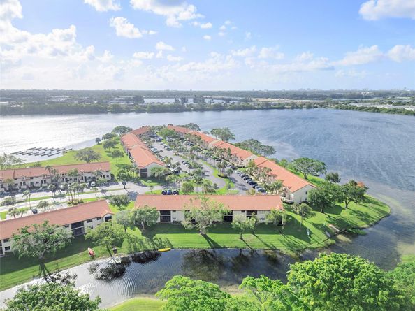 408 Republic Ct 408, Deerfield Beach FL 33442