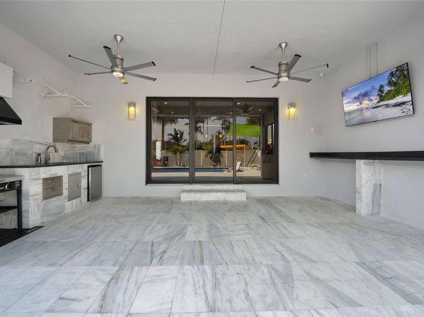 238 SE 2nd Ter, Dania Beach FL 33004