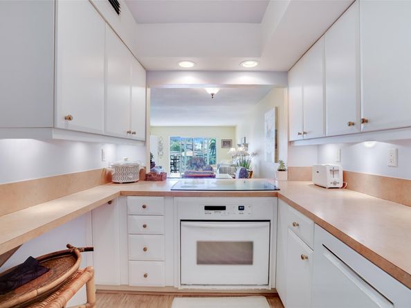 1332 Bayview Dr 203, Fort Lauderdale FL 33304