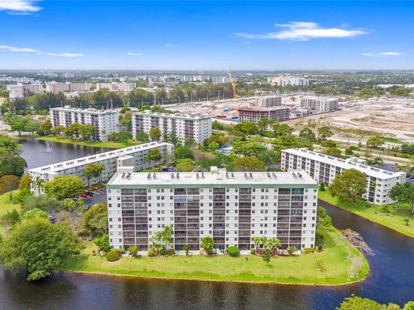 2232 N Cypress Bend Drive 107, Pompano Beach FL 33069
