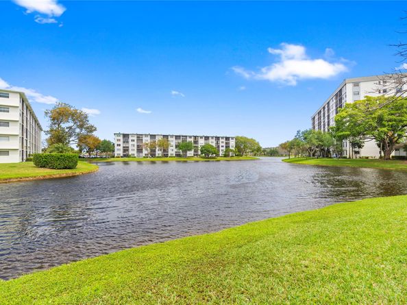 2232 N Cypress Bend Drive 107, Pompano Beach FL 33069